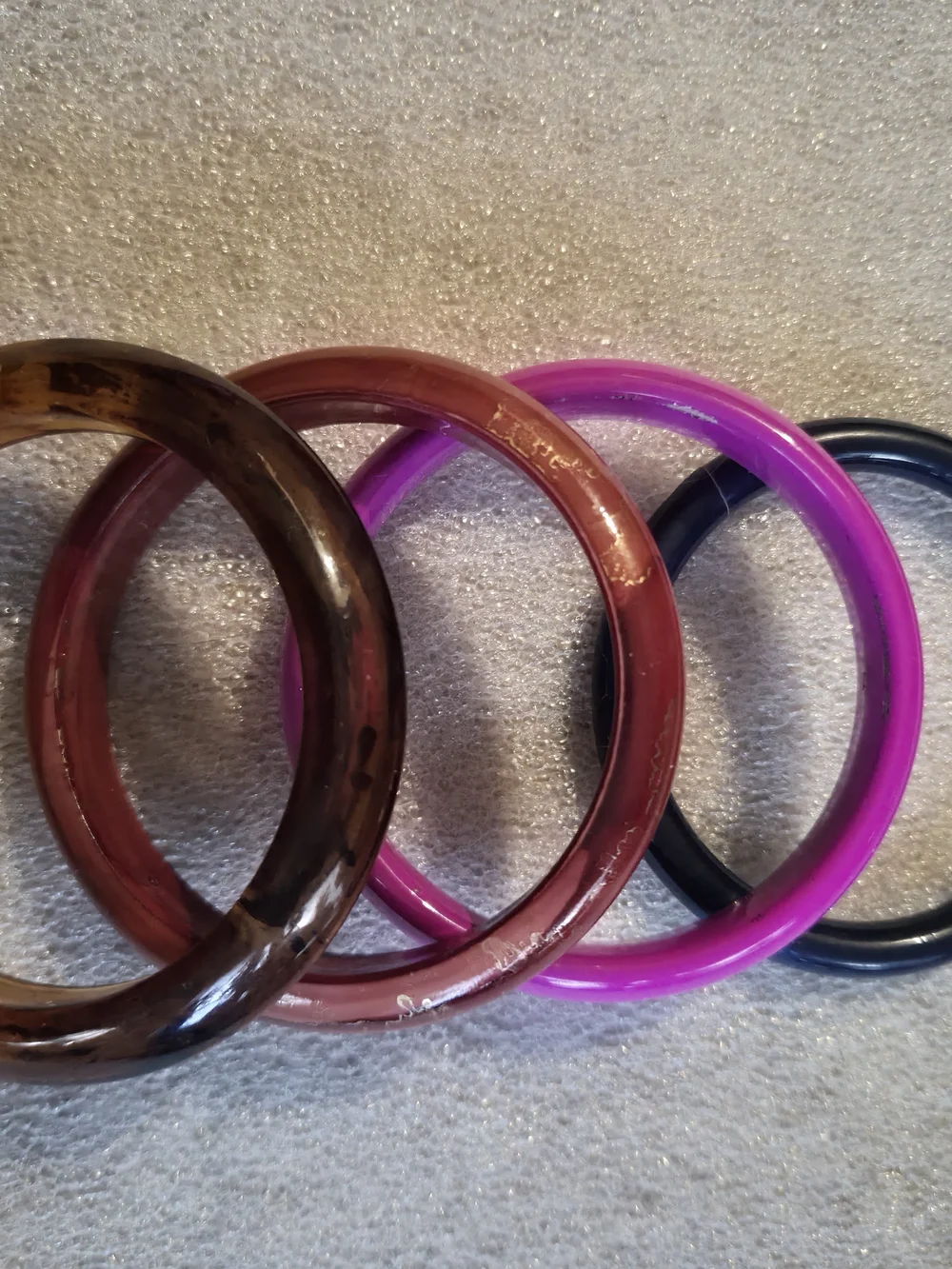 VTG 80's Set of 4 Women's Resin Bangle Bracelets in Brown, Mauve, Fuchsia, Black